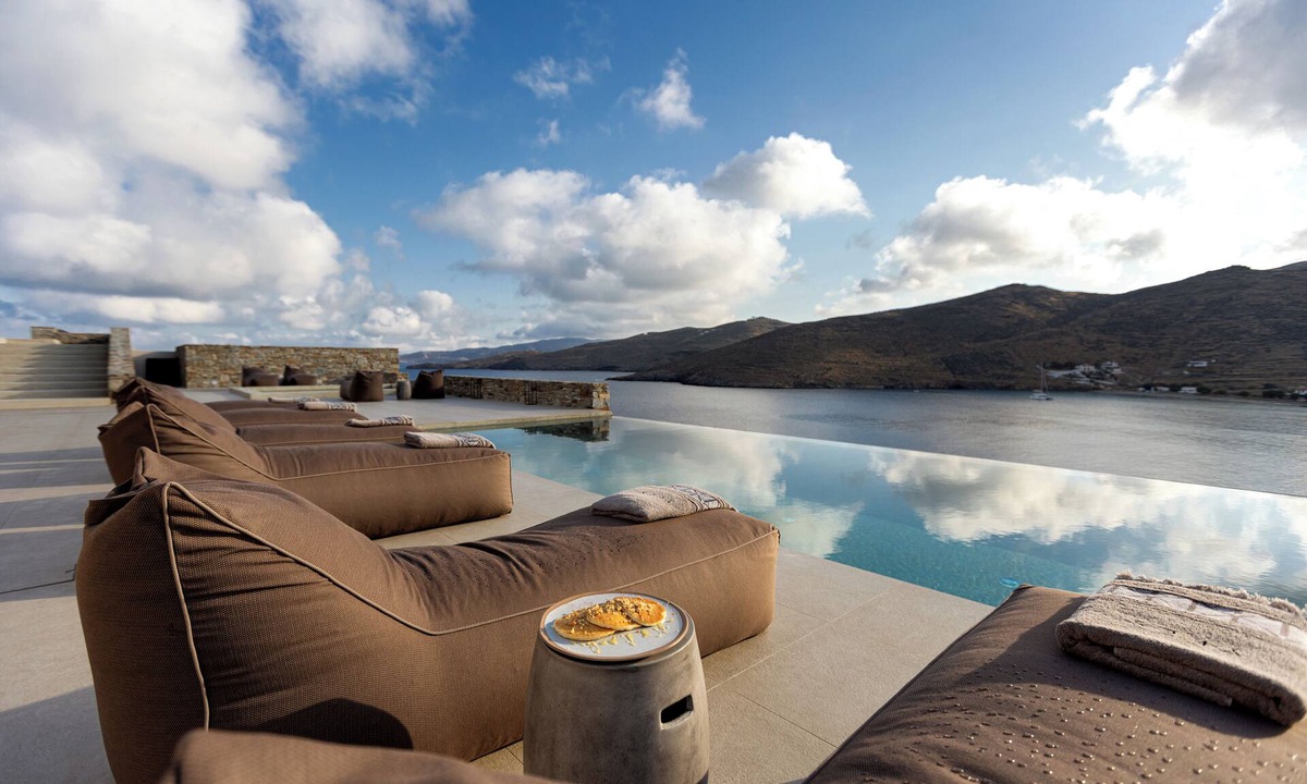 Kithnos Hotel | Yfes