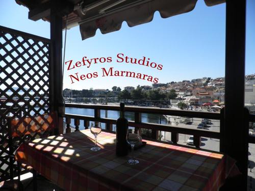 Neos Marmaras Apartment | Zefyros Studios