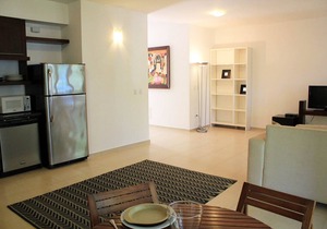 1BD condo in family-friendly beachfront residence, steps from shops/restaurants