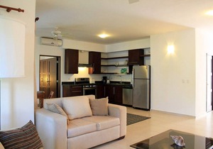 1BD condo in family-friendly beachfront residence, steps from shops/restaurants