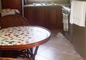 1BD guest-friendly condo near everything, with pool, wifi, cable TV