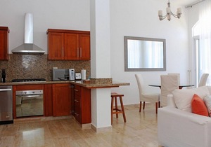 1BD guest-friendly condo in beachfront resort, pool/gym/tennis/basket
