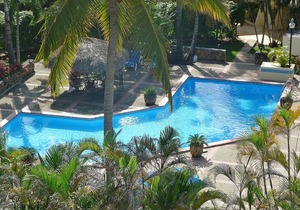 1BD guest-friendly condo adjacent main supermarket, pool/AC/TV/Wi-Fi