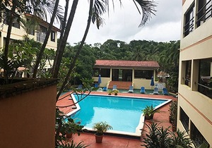 1BD guest-friendly condo opposite main Sosua supermarket, TV/Wi-Fi/pool
