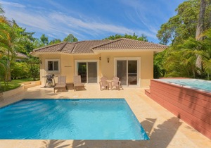 2 Bed 2 Bath Villa with Jacuzzi, High Speed Wi-Fi
