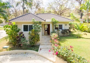 2 Bed 2 Bath Villa with Jacuzzi, High Speed Wi-Fi