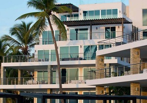 2BD beachfront condo in gated luxury residence, gym/pool, near everything