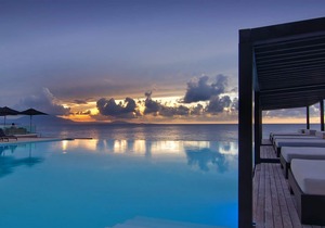 2BD beachfront condo in gated luxury residence, gym/pool, near everything