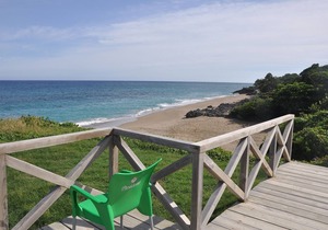 2BD luxury condo on sandy beach, with pool/gym/tennis/basket!