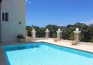 2BD luxury condo on sandy beach, with pool/gym/tennis/basket!