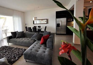 3BD kids-friendly residence on the beach, steps from shops and restaurants