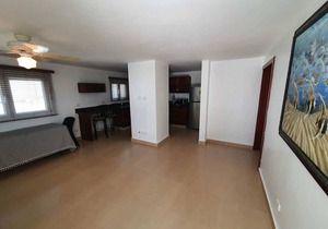 4-bedroom inexpensive villa steps to the sandy beach, with pool/cable TV/Wi-Fi