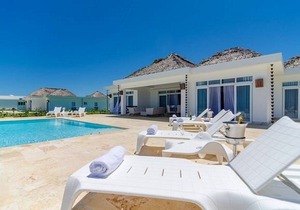 4BD Guest-friendly villa on a sandy beach, private pool & golf cart, gym/tennis!