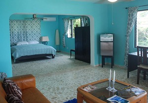 4BD villa on top of the hill, sea views, pool/Wi-Fi/cable TV/parking