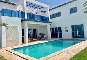 4BD villa with private pool in beachfront resort. Tennis/ basket/waterpark/gym!