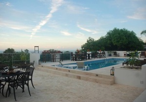 5BD villa on top of the hill with sea views, pool/Wi-Fi/cable TV/parking