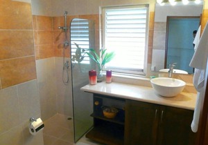 Comfortable,spacious room 2queen beds/private bath