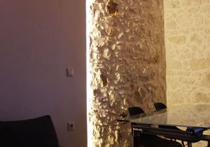 DOWNTOWN SPACIOUS MINIMAL APARTMENT.