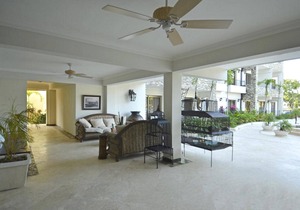 Family-friendly luxury resort on secluded sandy beach, with pool/jacuzzi
