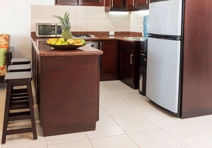 Groundfloor 2BD 2BTH beachfront condo with sea views, pool/AC/Wi-Fi, near all