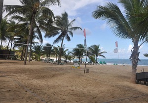 Groundfloor 2BD 2BTH beachfront condo with sea views, pool/AC/Wi-Fi, near all