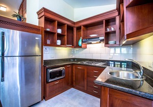 Guest-friendly beachfront penthouse, sea views, top floor, pool, near all!