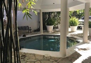 Guest-friendly villa in central Sosua, pool/cable TV/Internet, 5 bedrooms