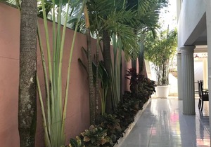 Guest-friendly villa in central Sosua, pool/cable TV/Internet, 5 bedrooms