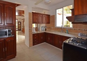 Guest-friendly villa in downtown Sosua, fully equipped, perfect for parties!