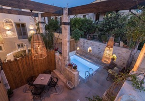 Luxurious holiday suite with private pool