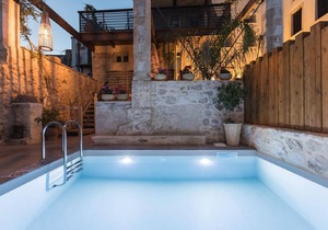 Luxurious holiday suite with private pool