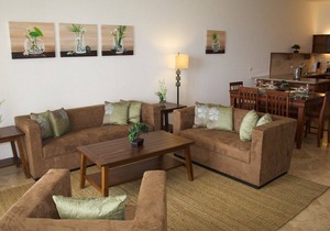 Luxury beachfront 3BD condo, sea views, internet/cable TV/elevator near all