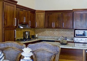 Luxury resort on sandy beach, with pool/gym/tennis/basket/waterpark/restaurant!