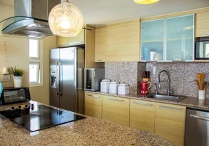 @Marbella 3BR | 11th Floor| Beachfront| Breakfast