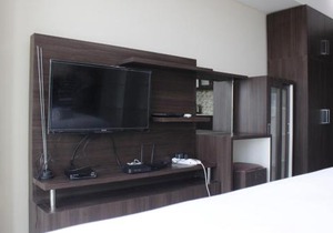 Modern Studio Room at Tamansari La Grande Apartment By Travelio