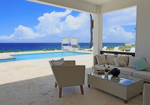 Oceanfront three-bedroom luxury villa #1