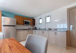 Outstanding 1 Bedroom Apartment, Pool View (A)