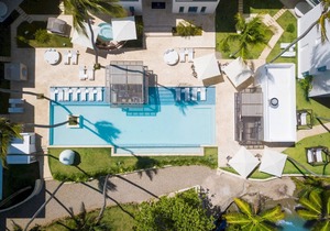 Outstanding 1 Bedroom Apartment, Pool View (B)