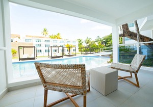 Outstanding 2 Bedroom Apartment, Pool View (B)