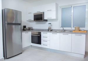 Outstanding 2 Bedroom Apartment, Pool View (C)