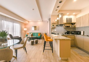 Regatta Living II with Breakfast Included! - 603