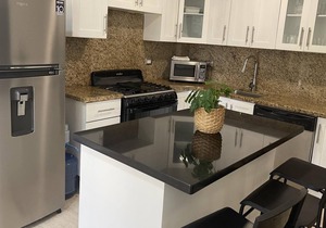 Signature Condo, 2 bedrooms, poolside