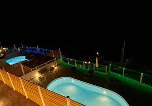 Spacious Getaway by Lake Kournas★ 2 Private Pool!