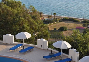 Studio Apartments Maria with Pool and Amazing View - Agios Gordios Beach