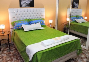 Stylish 1r-1b Apt Near The Beach And Main Street