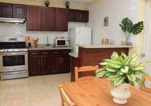 Stylish 1r-1b Apt Near The Beach And Main Street
