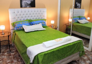 Stylish 2r-2b Apt Near The Beach And Main Street