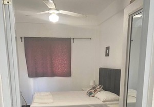 Suite 4: Standard One Bedroom 1 Block to Beach