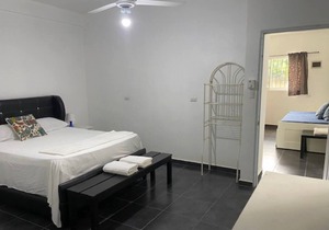 Suite 5: Deluxe One Bedroom 1 Block to Beach