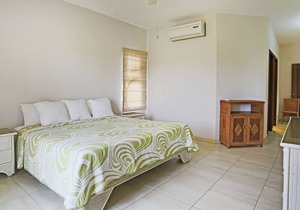 Three-bedroom apartment #84